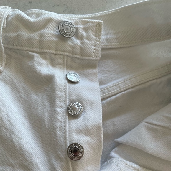Levi’s white ribcage shorts - Picture 3 of 5